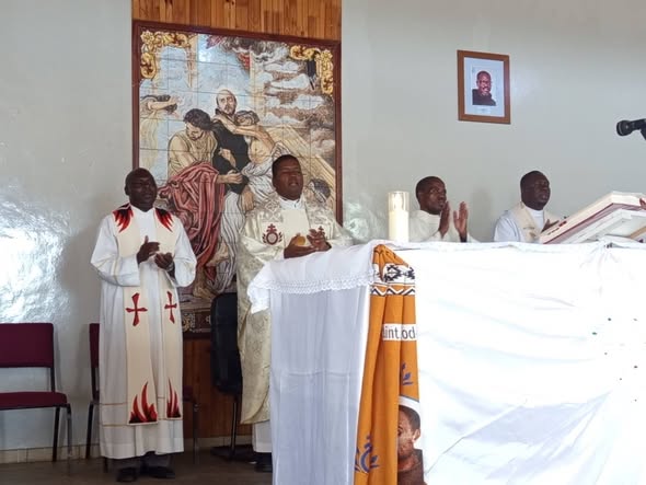 The vicar general Fr. Isaac John Katumbi